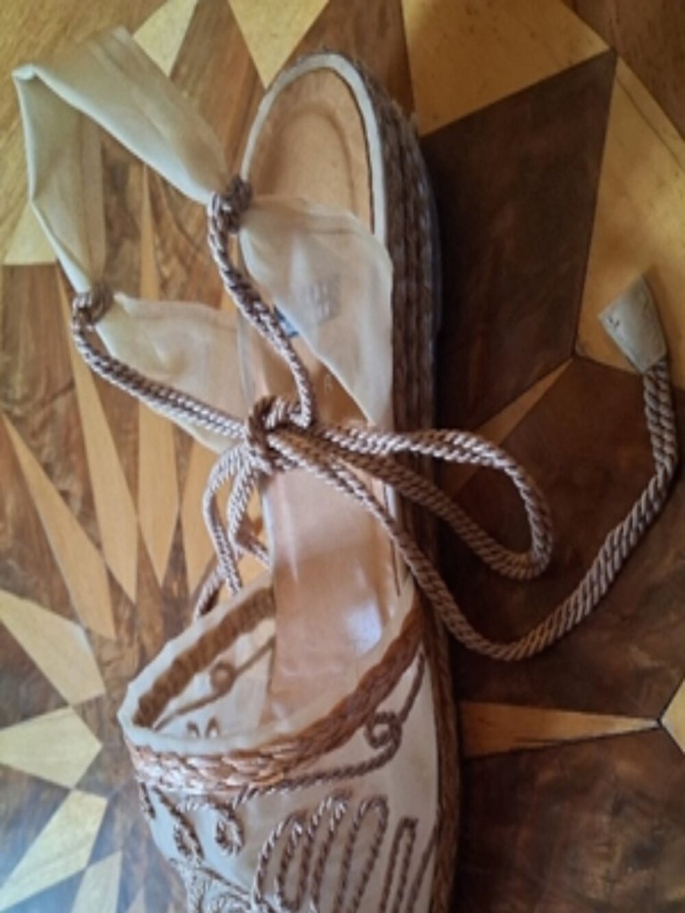 Stuart Weitzman Organza Mesh Embroidered Ankle Tie Espadrille Sandals Size 9.5 - Picture 3 of 6